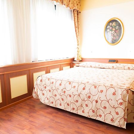 מראטה Melas Hotel מראה חיצוני תמונה