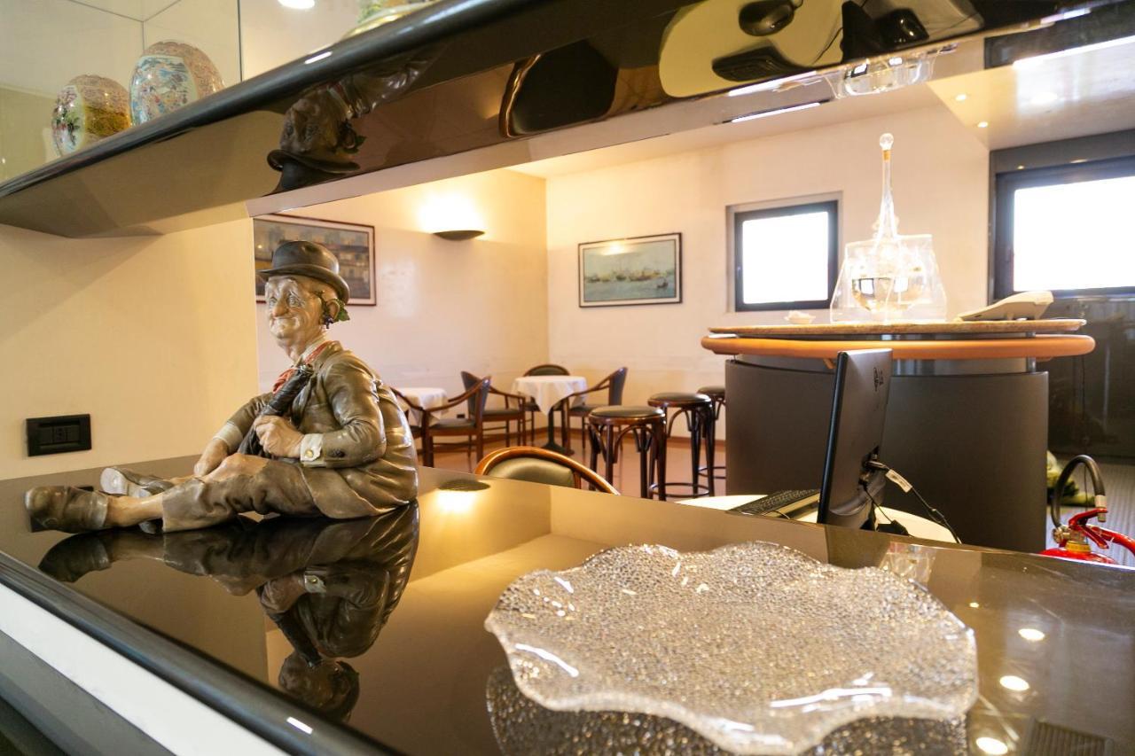 מראטה Melas Hotel מראה חיצוני תמונה
