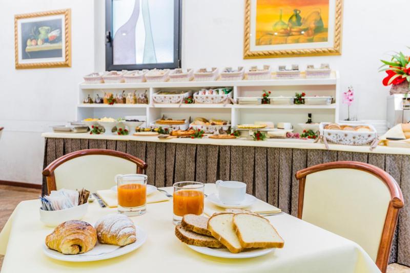 מראטה Melas Hotel מראה חיצוני תמונה