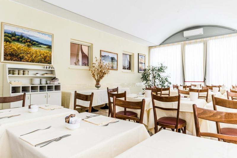 מראטה Melas Hotel מראה חיצוני תמונה