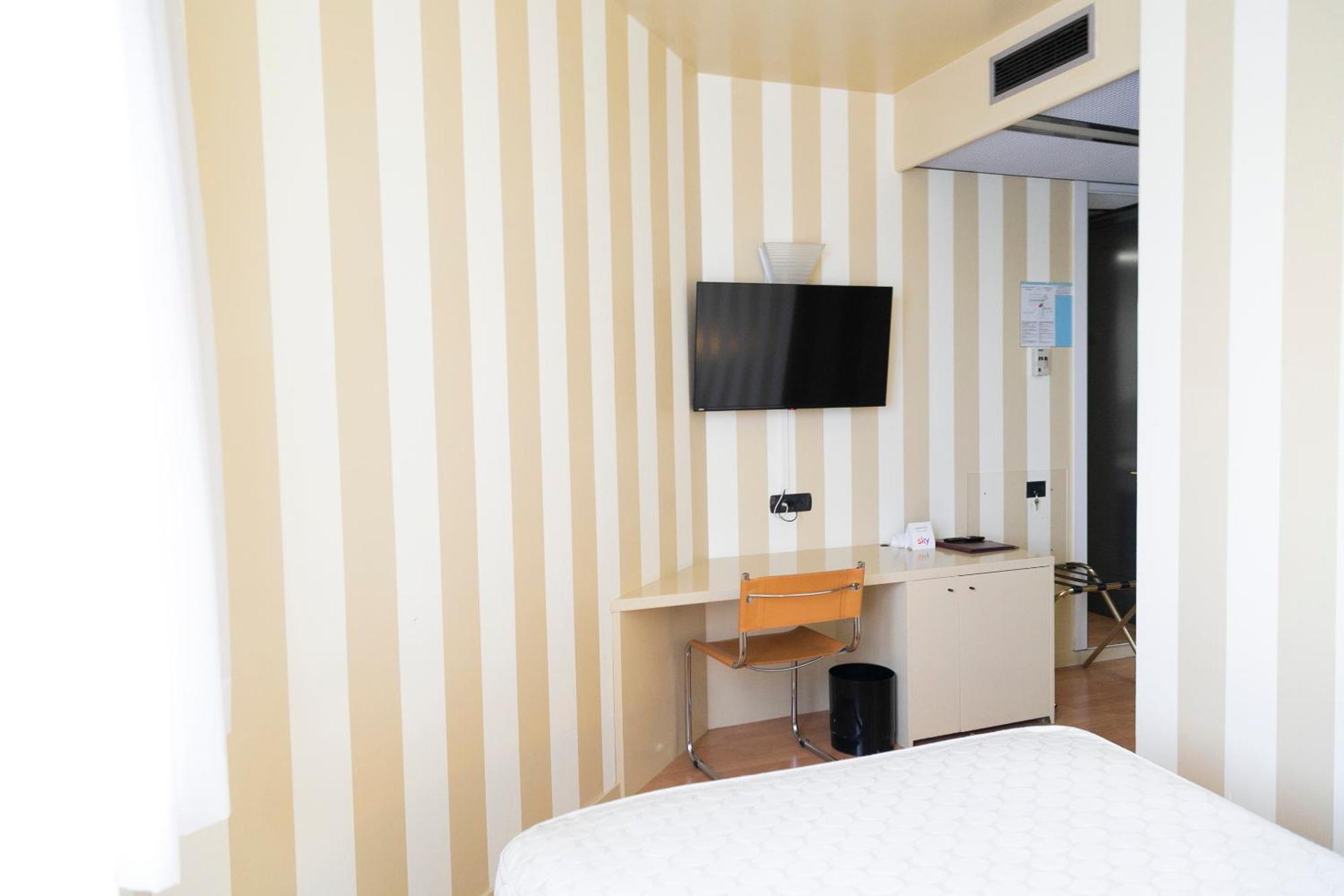 מראטה Melas Hotel מראה חיצוני תמונה
