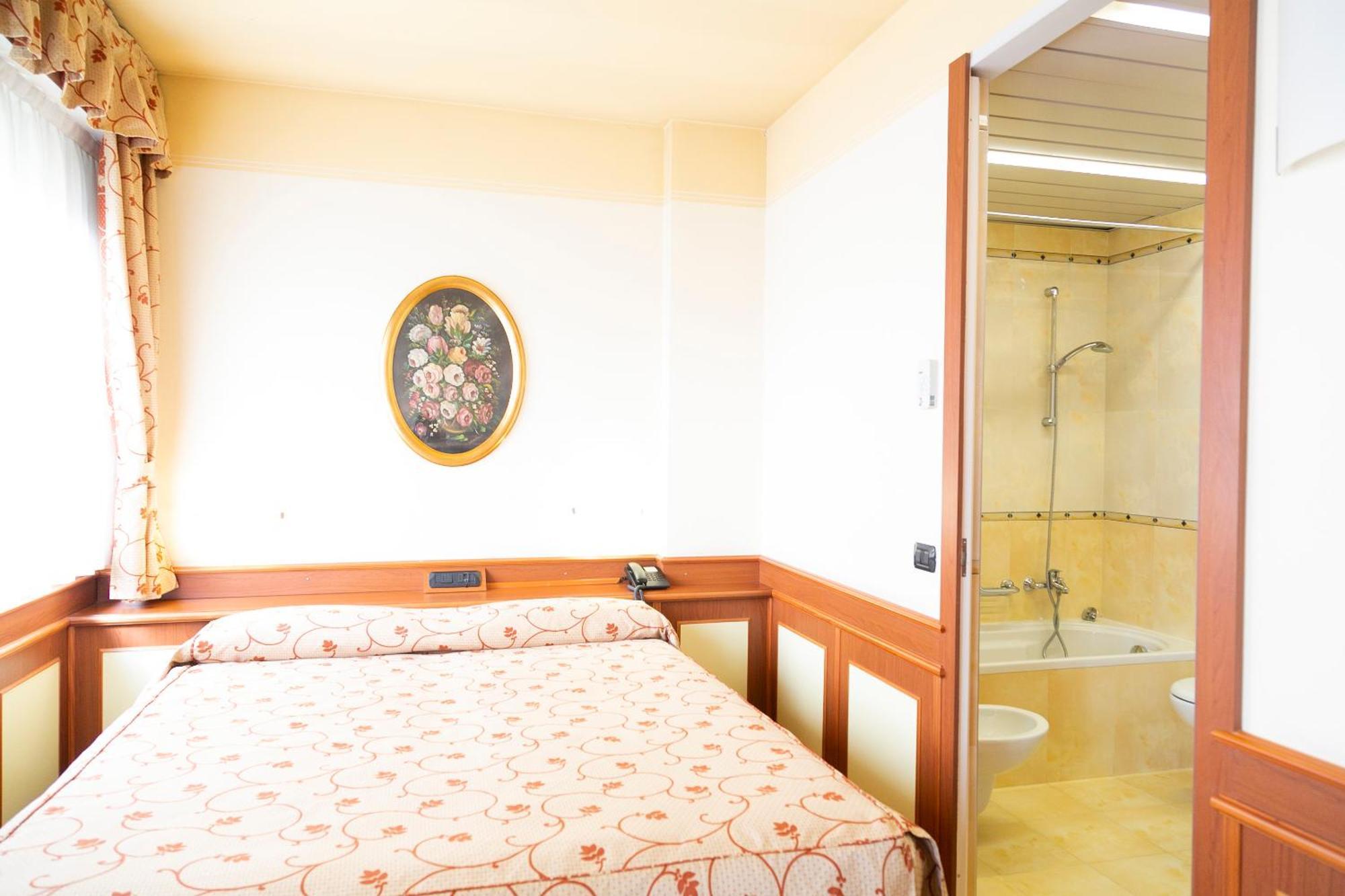 מראטה Melas Hotel מראה חיצוני תמונה