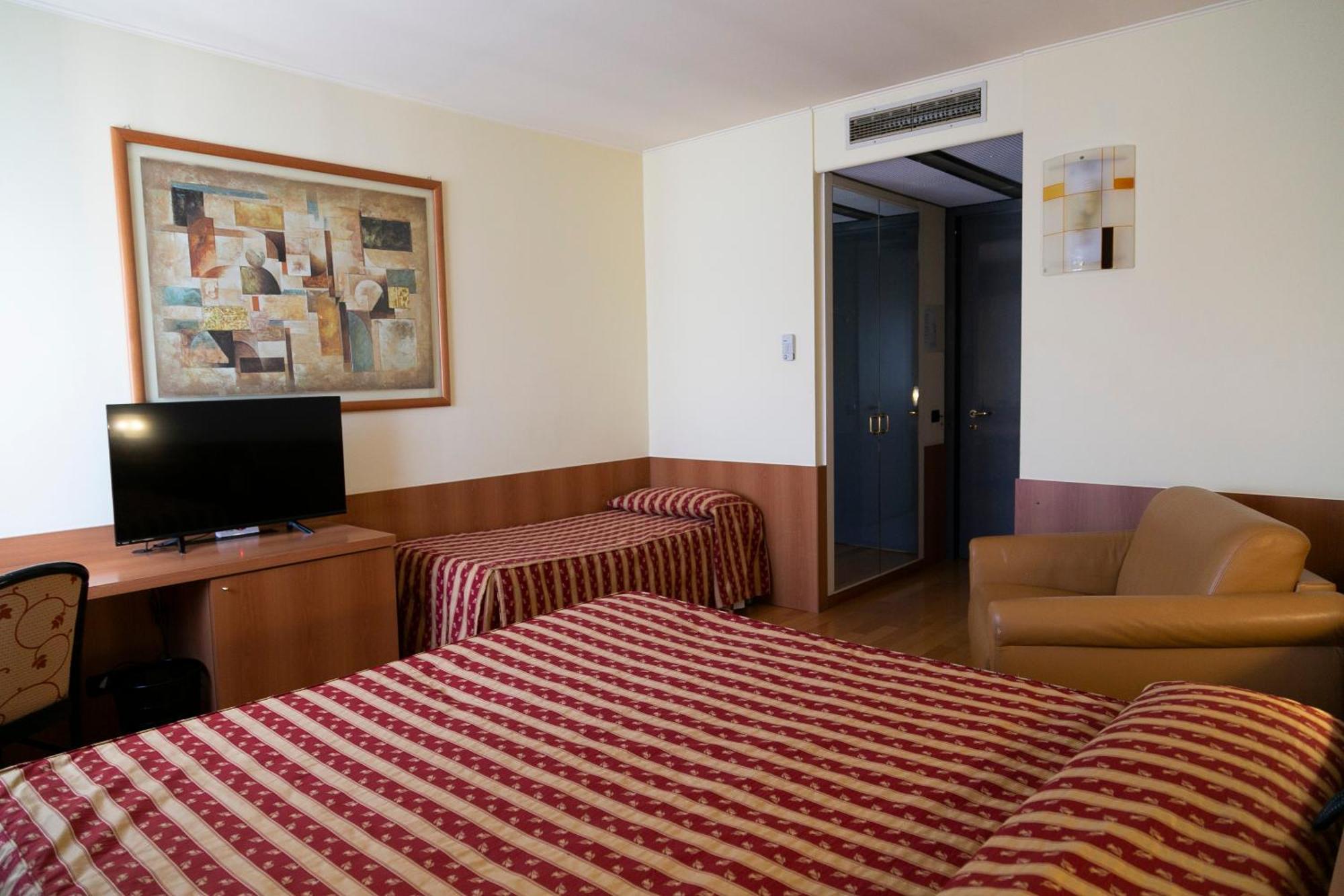 מראטה Melas Hotel מראה חיצוני תמונה