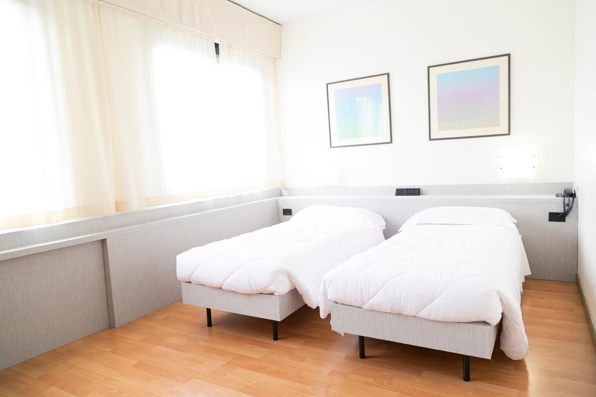 מראטה Melas Hotel מראה חיצוני תמונה