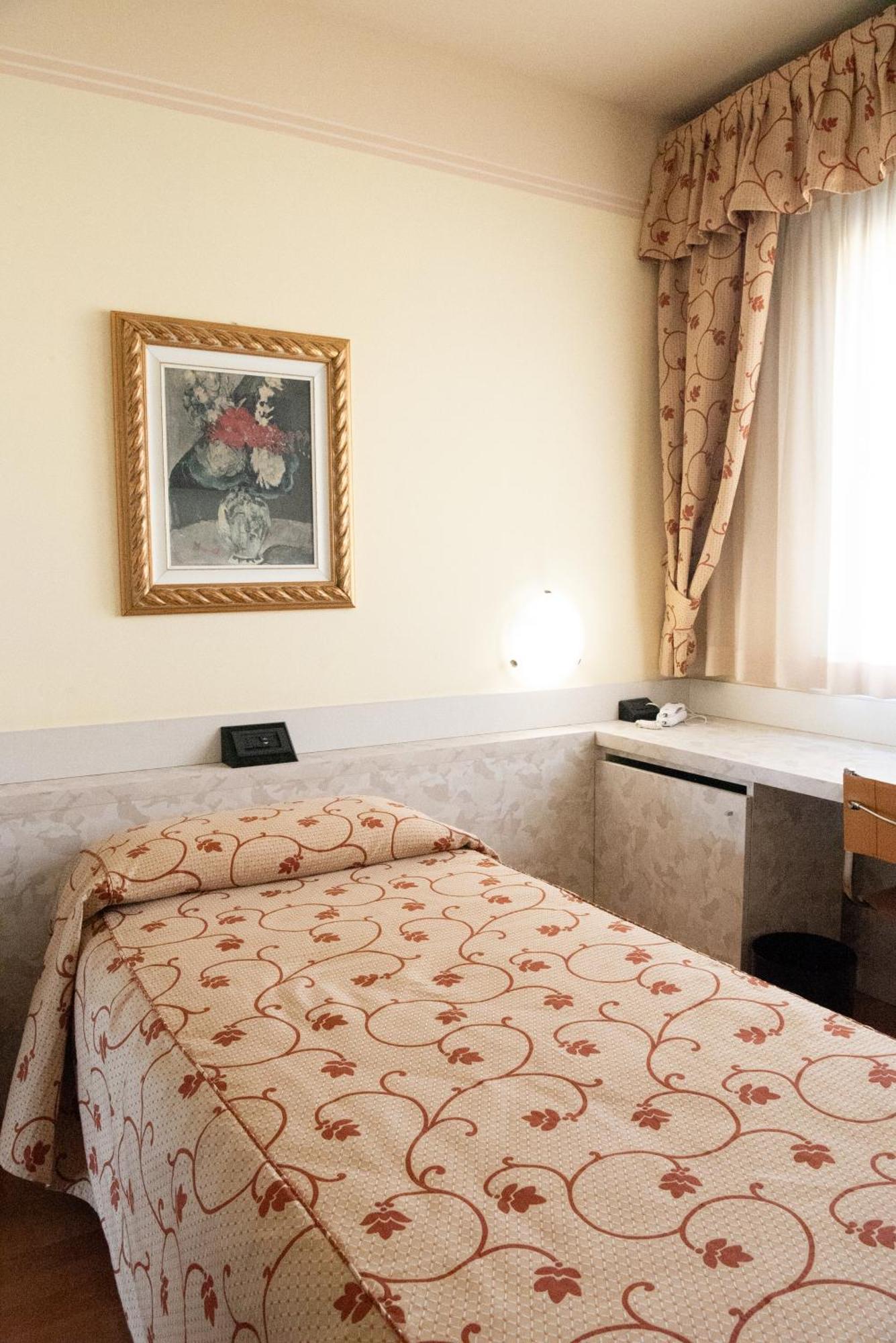 מראטה Melas Hotel מראה חיצוני תמונה