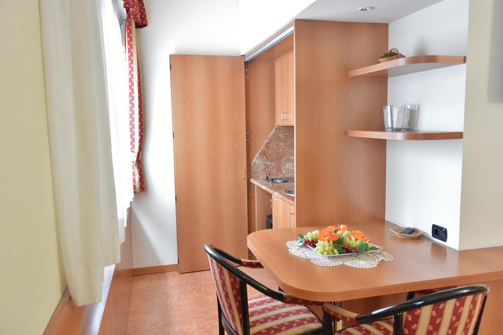 מראטה Melas Hotel מראה חיצוני תמונה
