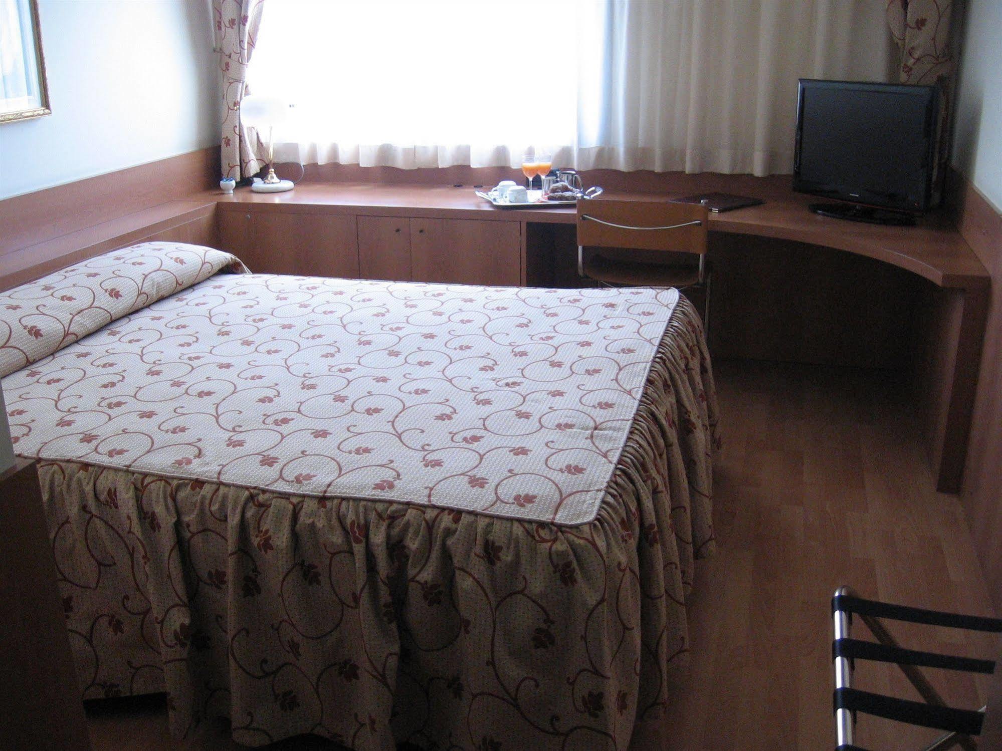 מראטה Melas Hotel מראה חיצוני תמונה