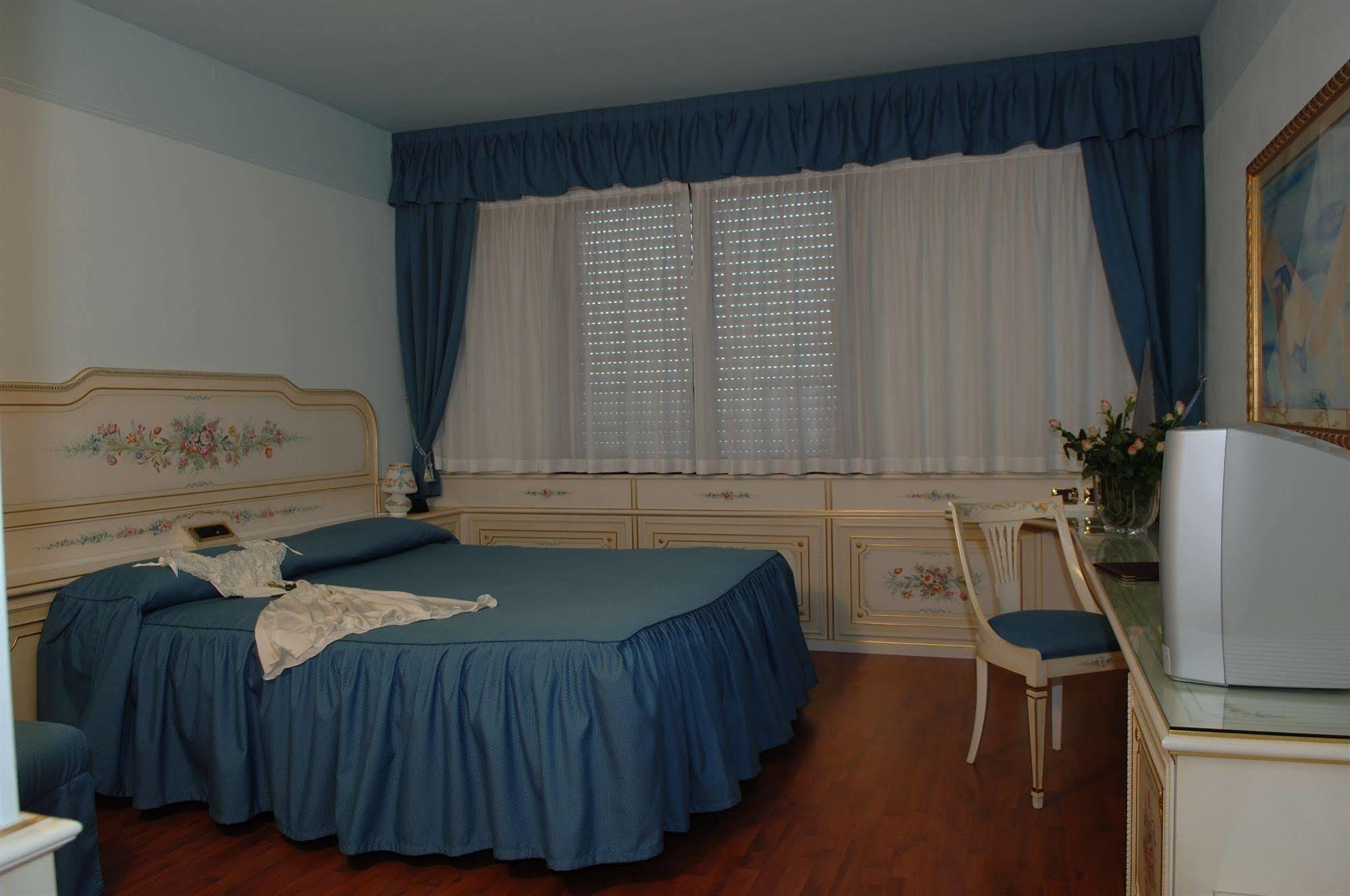 מראטה Melas Hotel מראה חיצוני תמונה