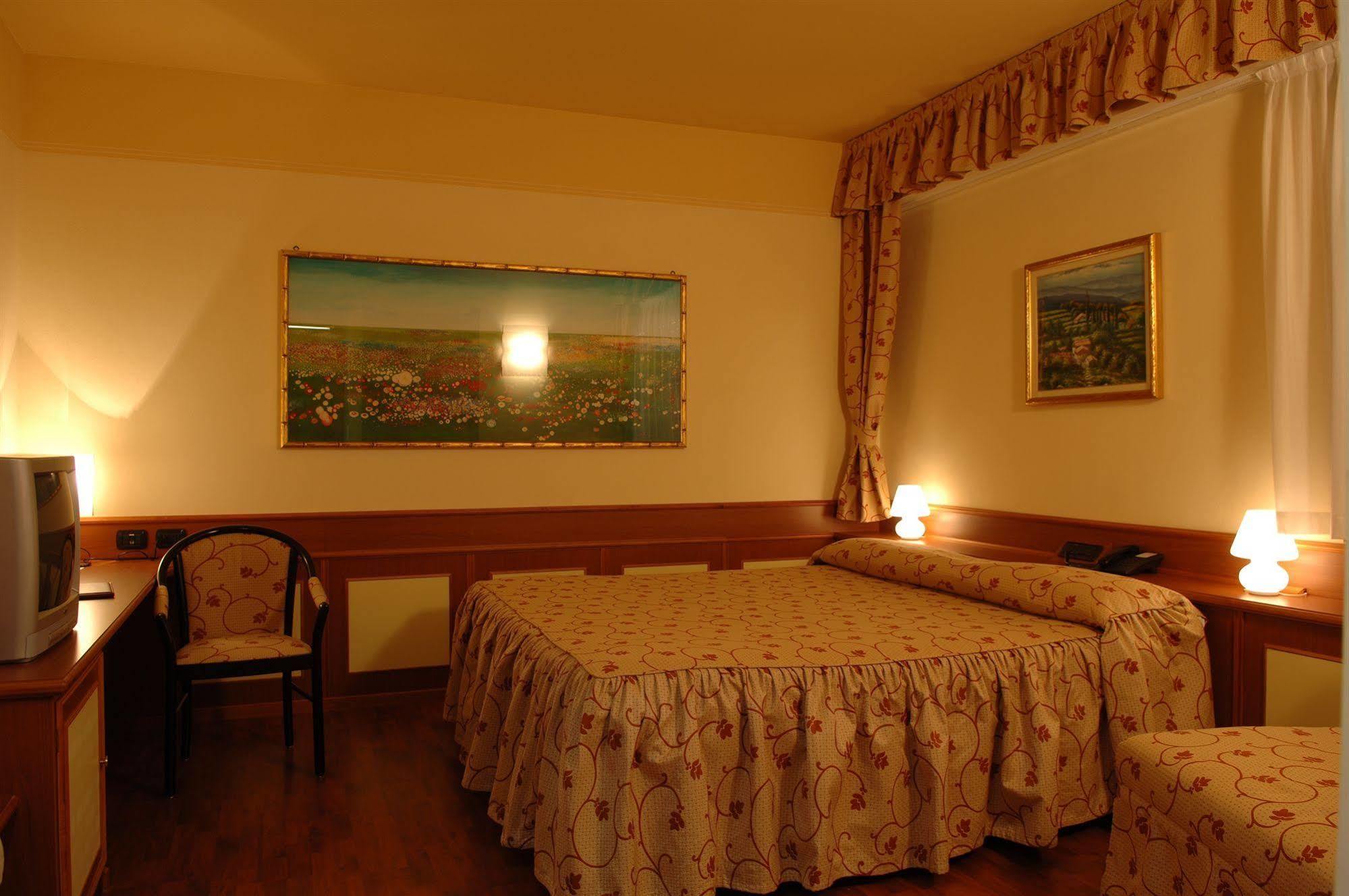 מראטה Melas Hotel מראה חיצוני תמונה